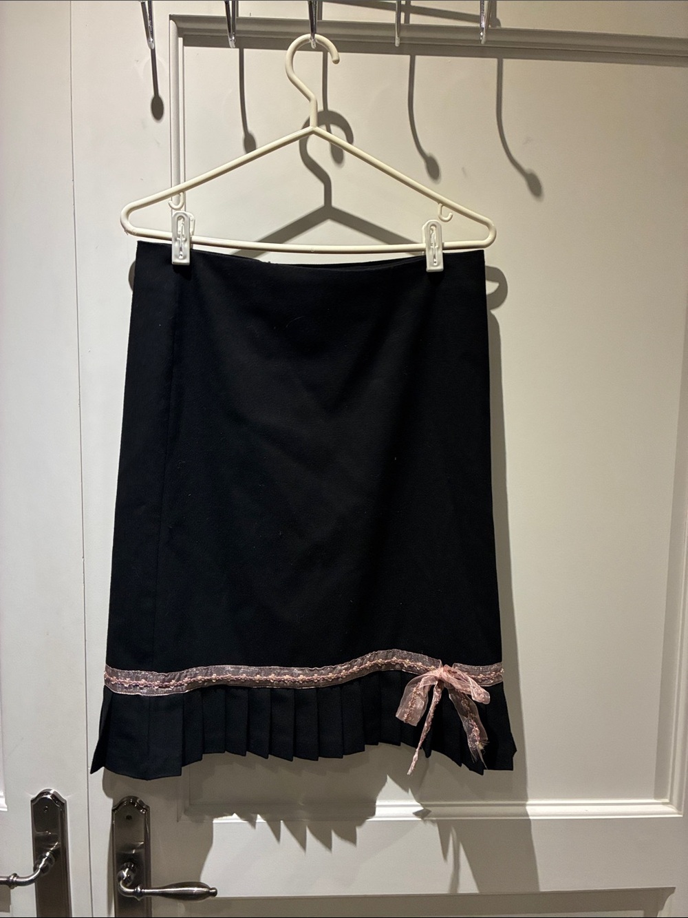 Ruth Black Pleated Hem A-Line Skirt Pink Floral Ribbon Bow Trim Size 6 ☀️SJ